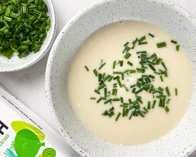 Boost your Broth: Vegetable broth with sour cream and chives